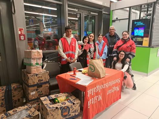 Diákjaink segítettek az adománygyűjtésben. 